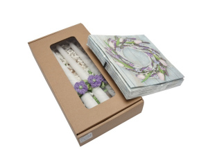 Zestaw Białych Świec Stołowych z Serwetkami w Fioletowe Prymulki