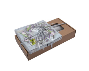 Zestaw Białych Świec Stołowych z Serwetkami w Fioletowe Prymulki