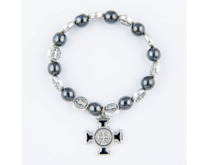 Bransoletka z Krzyżem św. Benedykta Hematyt