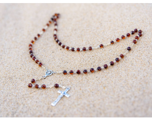 Różaniec maryjny z naturalnego, ciemnego bursztynu