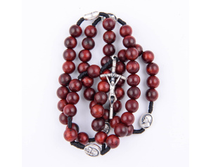 Różaniec Drewniany z Matką Boską Częstochowską Mahoń