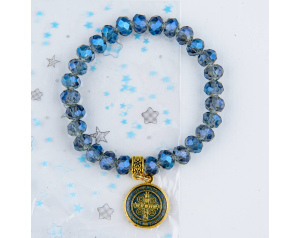 Bransoletka z kamienia z Medalikiem św. Benedykta