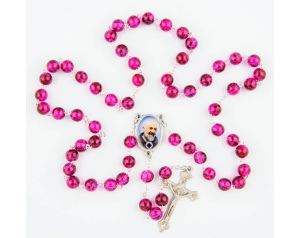 Różaniec ze świętym Ojcem Pio – bordowy, perełkowy, w jutowym woreczku