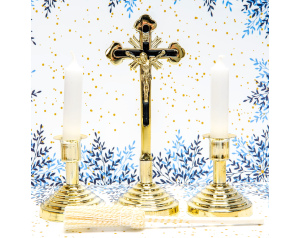 Zestaw na kolędę Krzyż tradycyjny, Świeczniki ze świeczkami, kropidło