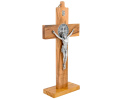 Krzyż drewniany św. Benedykta oliwny stojący