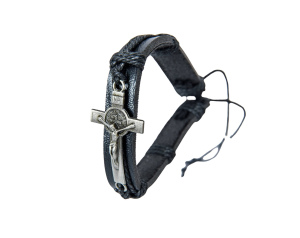 Bransoletka męska z czarnym krzyżykiem św. Benedykta