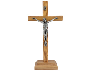 Krzyż z drzewa oliwnego stojący 22 cm