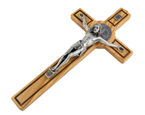 Krzyż z drzewa oliwnego z medalikiem Świętego Benedykta 30 cm