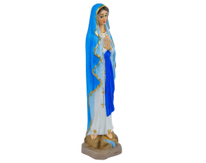Figurka Maryi Różańcowej w niebieskim płaszczu z różańcem