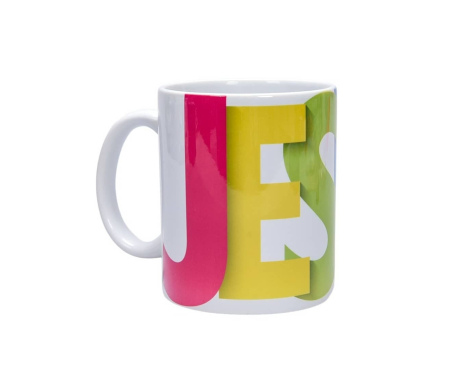 Kubek ceramiczny z napisem Jezus - wyraz wiary i codzienne wsparcie