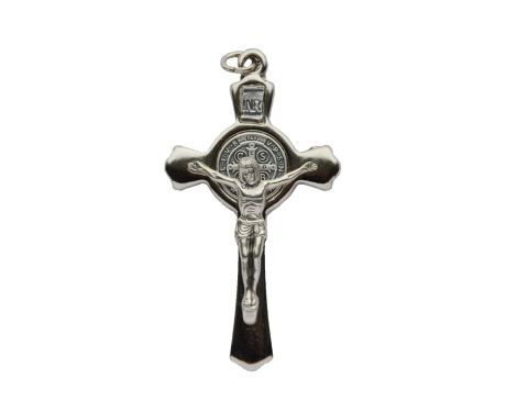 Krzyż św. Benedykta metalowy srebrny - symbol ochrony i wiary